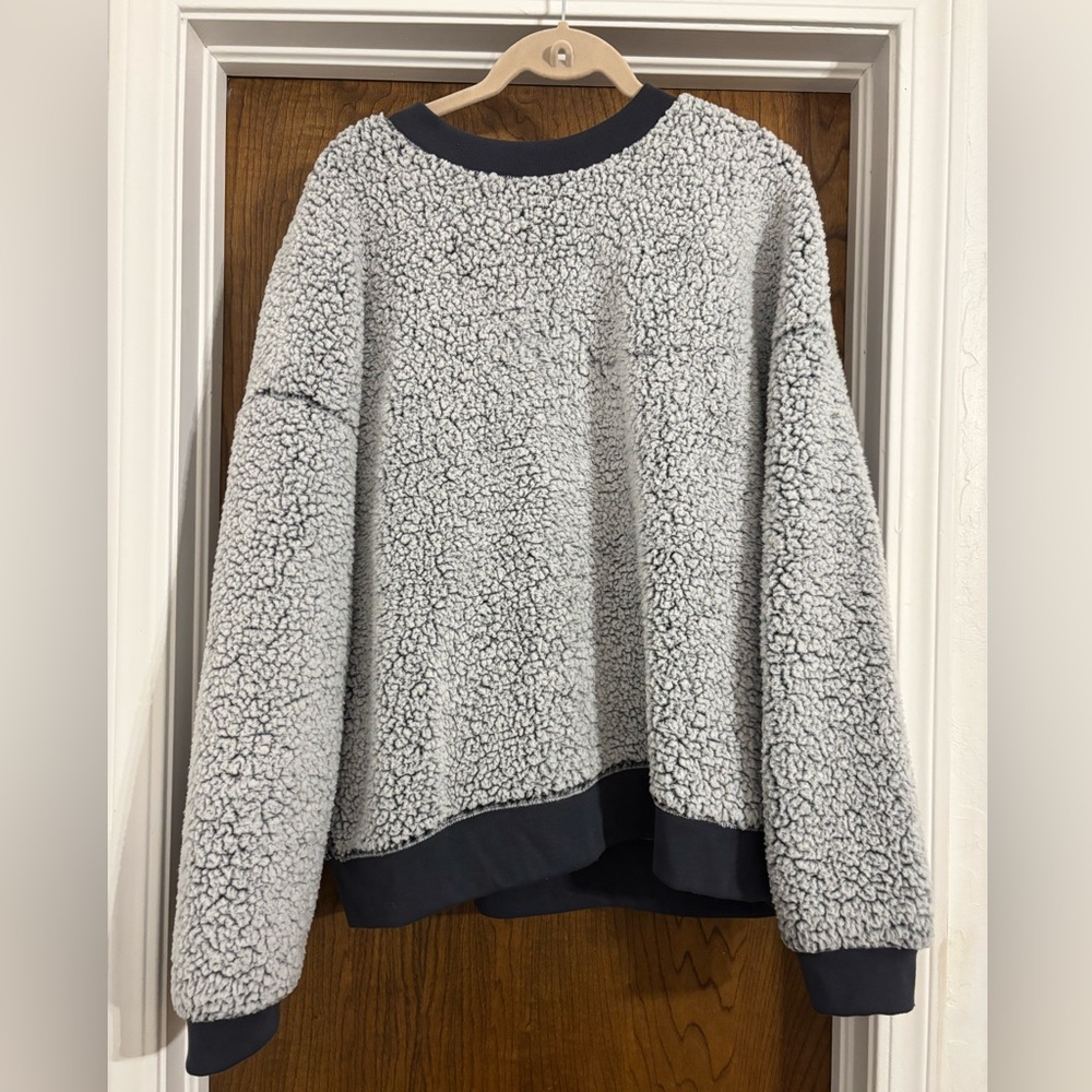 Secret Treasures Gray Sweatshirt